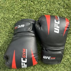 UFC Youth Boxing Gloves 8 Oz