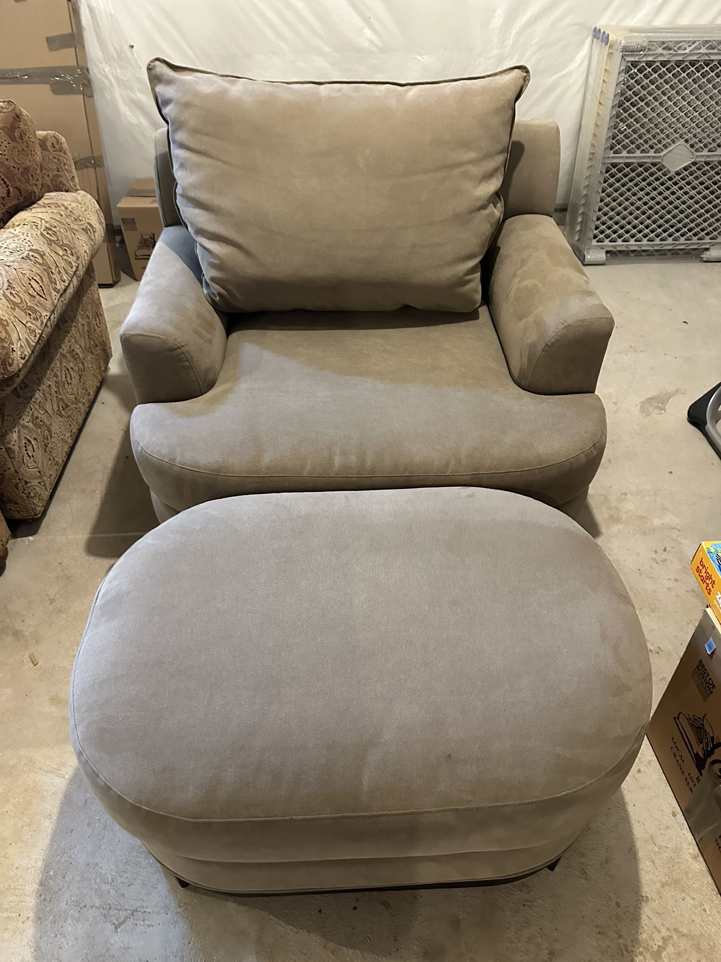 Oversized Chair With Ottoman
