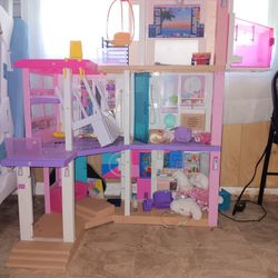 Barbie Dream House 