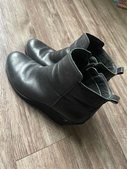 Black Leather boots(US size woman 6.5-7)