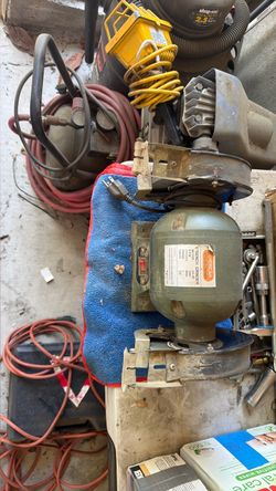 Bench grinder