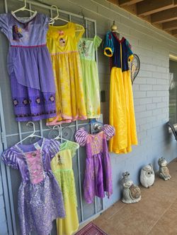 👑 Princess Dresses for Sale! 👑
Beautiful princess dresses available! Perfect for dress-up, Halloween, or pretend play. 👸✨
❄️ Snow White Dress: Wome