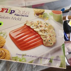 Original Flip Outs Gelatin Mold CUPCAKE Shaped Make Food Fun Makes 14 x 11 x 2