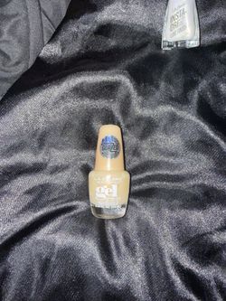 Gold Sparkle Nail Polish