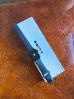 Apple Watch SE cellular Black - Like New