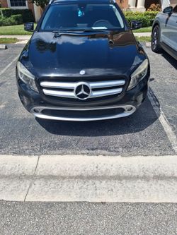 Mercedes-Benz GLA Black SUV