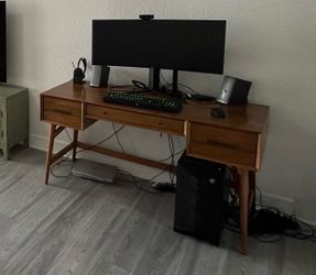 Classic desk