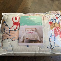 NEW/ Sealed - Comforter set Full / Queen 