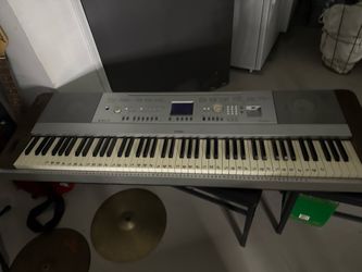 Yamaha DGX-640 digital grand piano