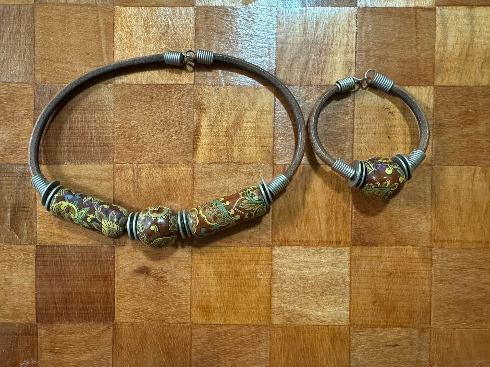 VINTAGE 15” CHOKER NECKLACE + BRACELET. VINTAGE. SET PRICE.