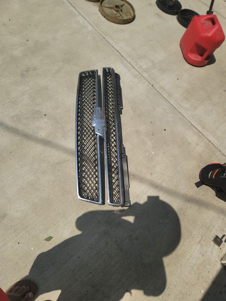 2007 Chevy Tahoe Front Grill