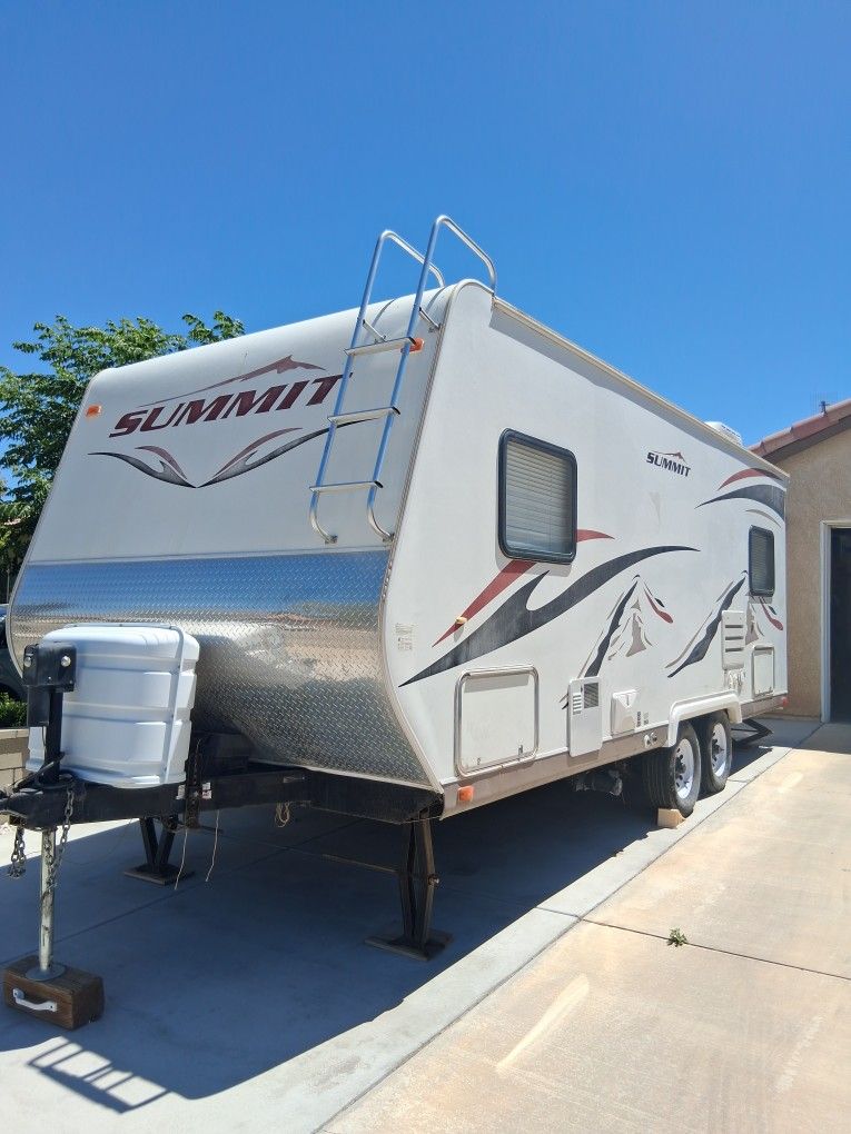 2009 Summit Travel Trailer 19rd