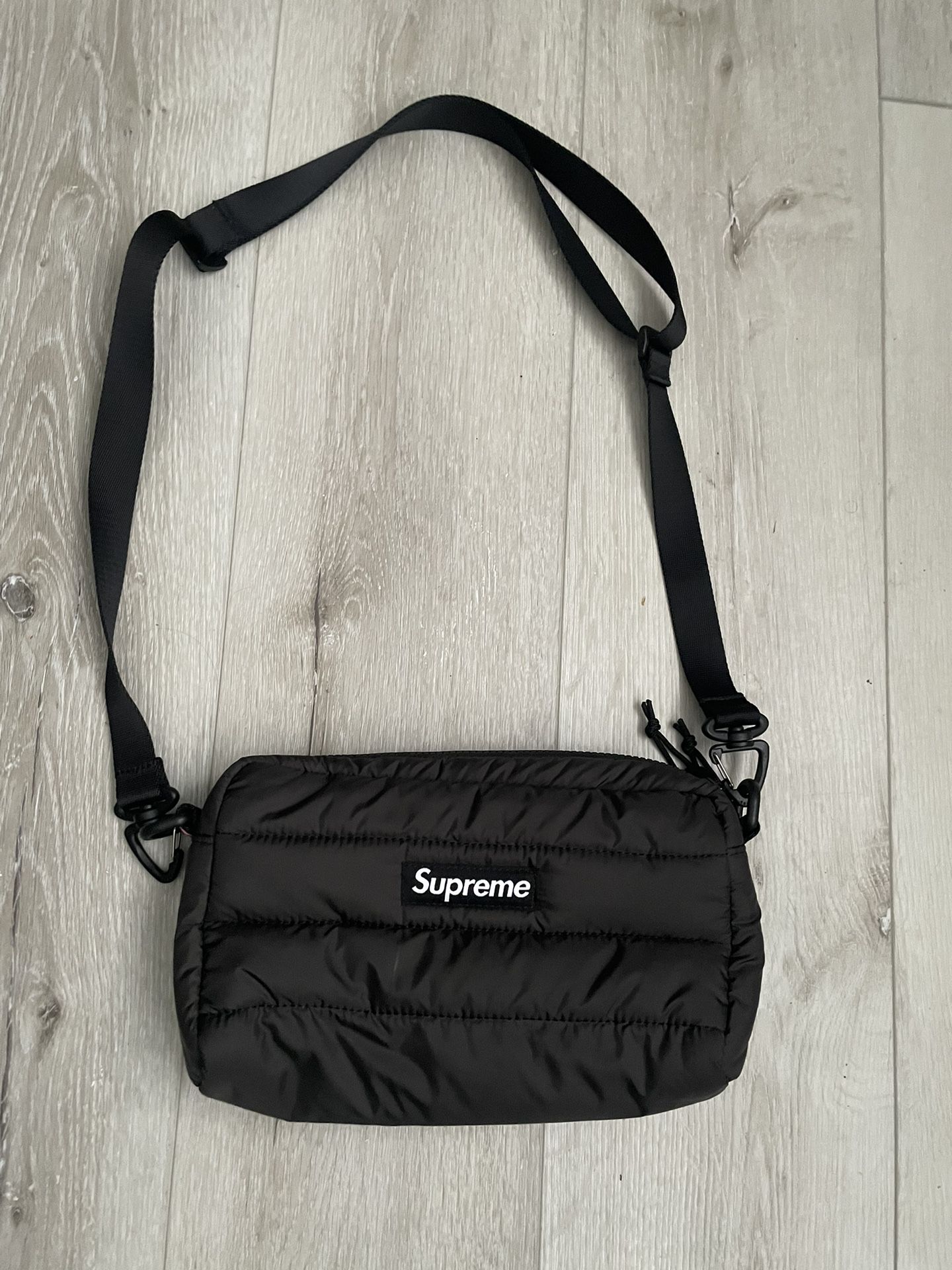 Supreme Puffer Side Bag for Sale in Lake View Terrace, CA - OfferUp