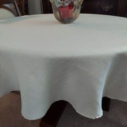 New 70" Round Tablecloth