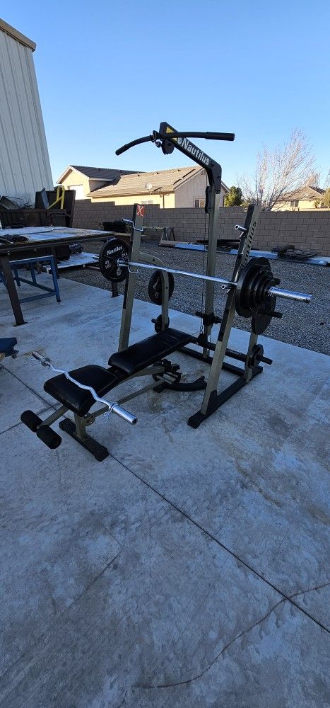 NAUTILUS Olympic Weight Bench