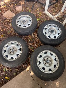 Honda Crv 15 Inch stock Wheels and tires 5x114.3mm wide