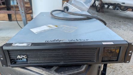 APC Smart UPS Battery Backup 3000VA Rack Mountable UPS