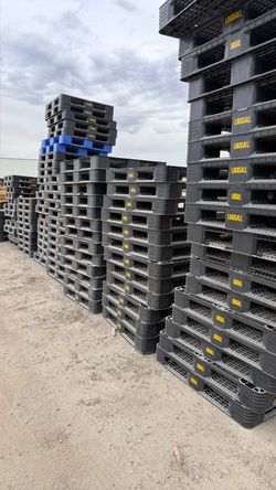 Large plastic Pallets