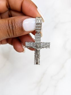 Cross pendant