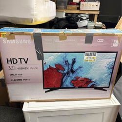 Samsung 32 “ Smart TV