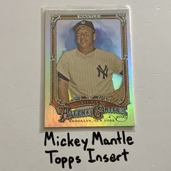 Mickey Mantle New York Yankees Hall of Fame Outfielder Topps Short Print Insert Card. 