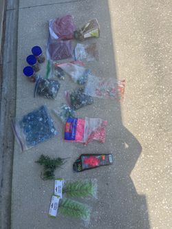 Aquarium or pet gravel/plants/flat marbles