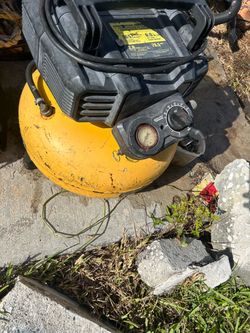 DeWalt 6 Gallon Pancake Air Compressor