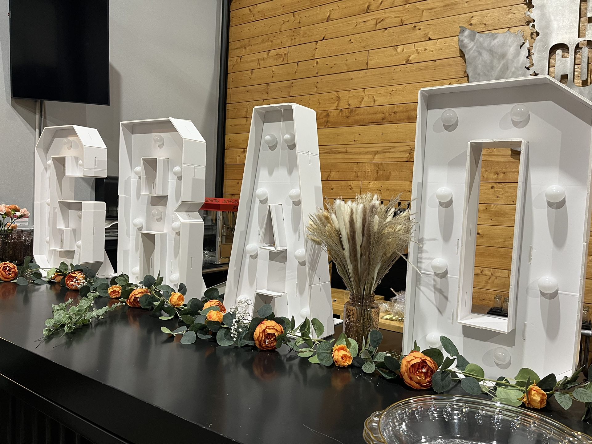 GRAD letters W/lights 