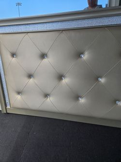 Bed frame and end table w/mirror