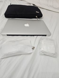 Apple - MacBook Air -Silver