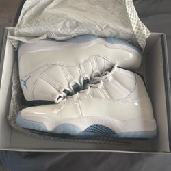 Barely worn Jordan 11’s Columbia 
