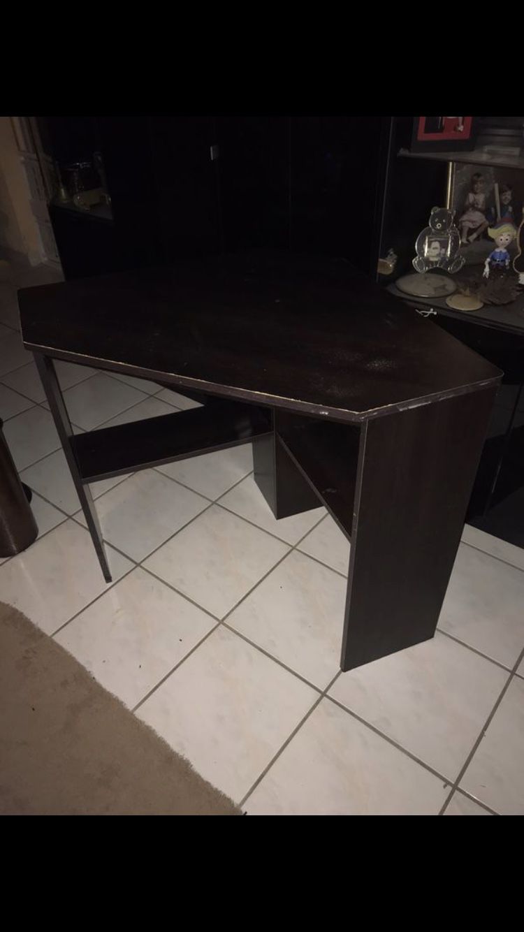 FREE Small sturdy pressed wood corner desk See all pictures