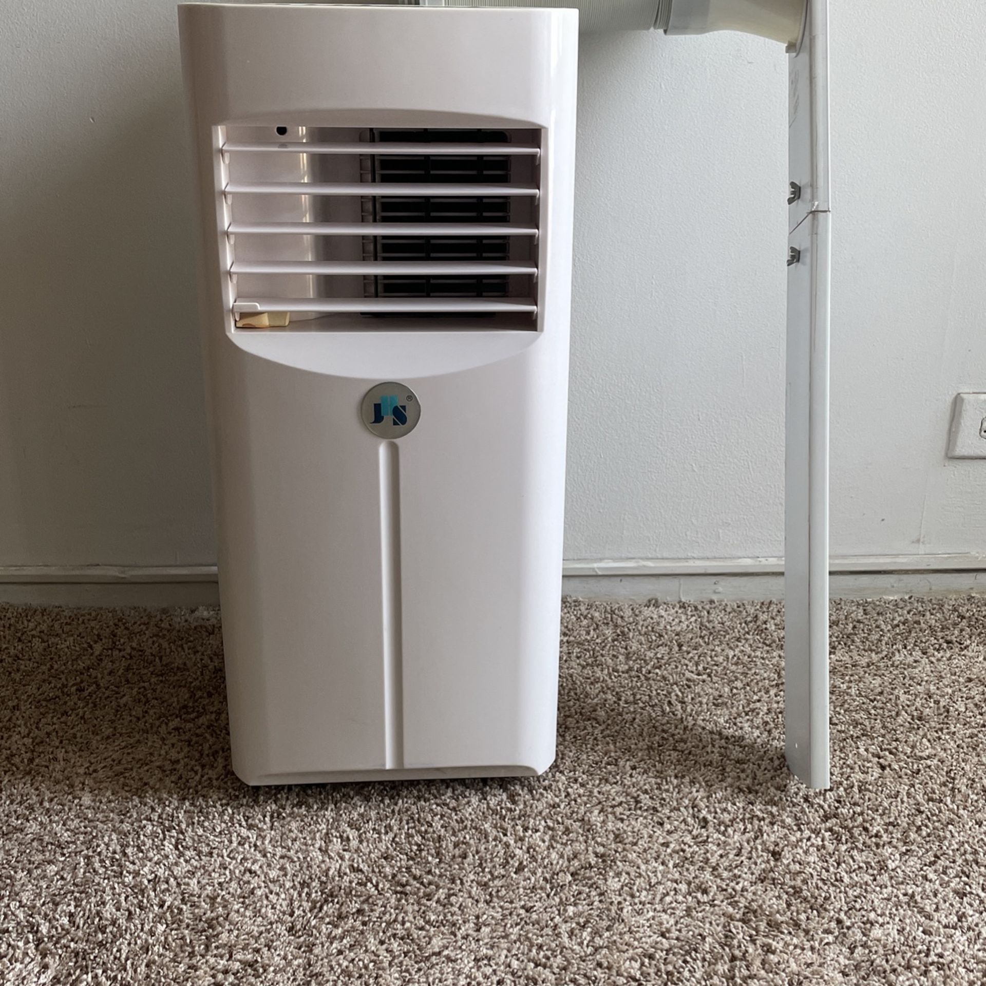 JHS PORTABLE AIR CONDITIONER 10,000btu for Sale in Chicago, IL OfferUp