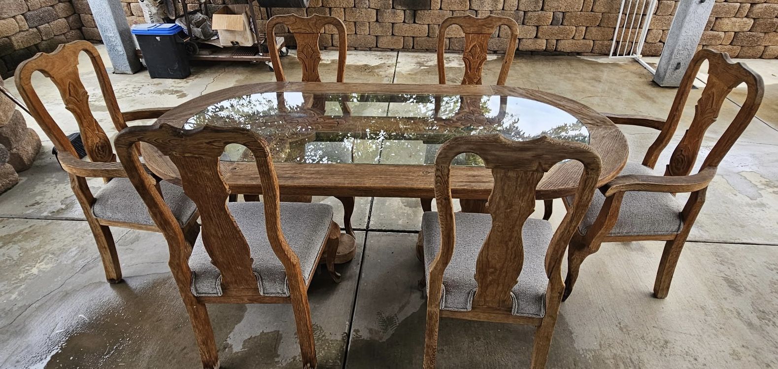 Dining table With 6 Chairs 