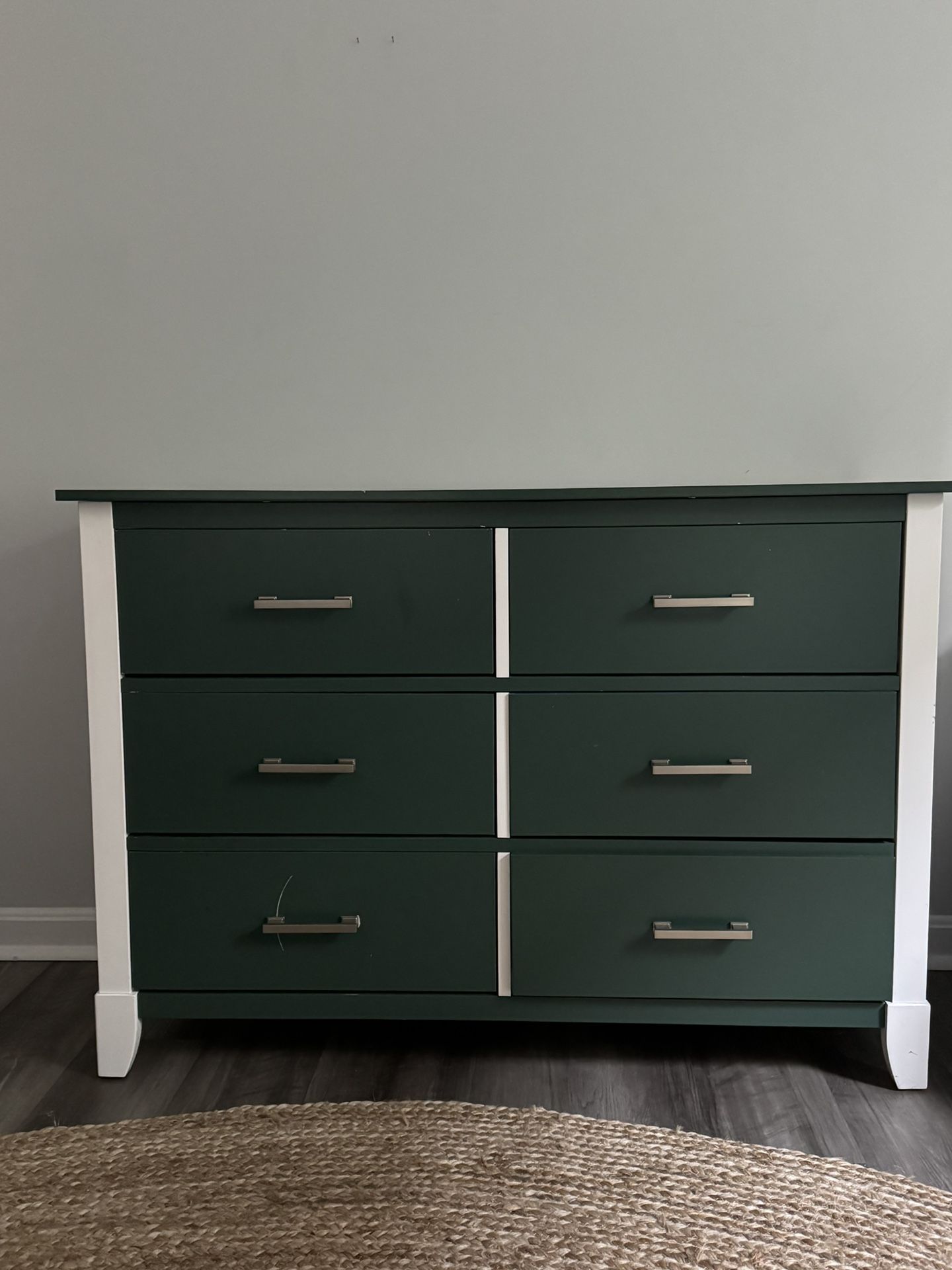 Dresser medium-sized