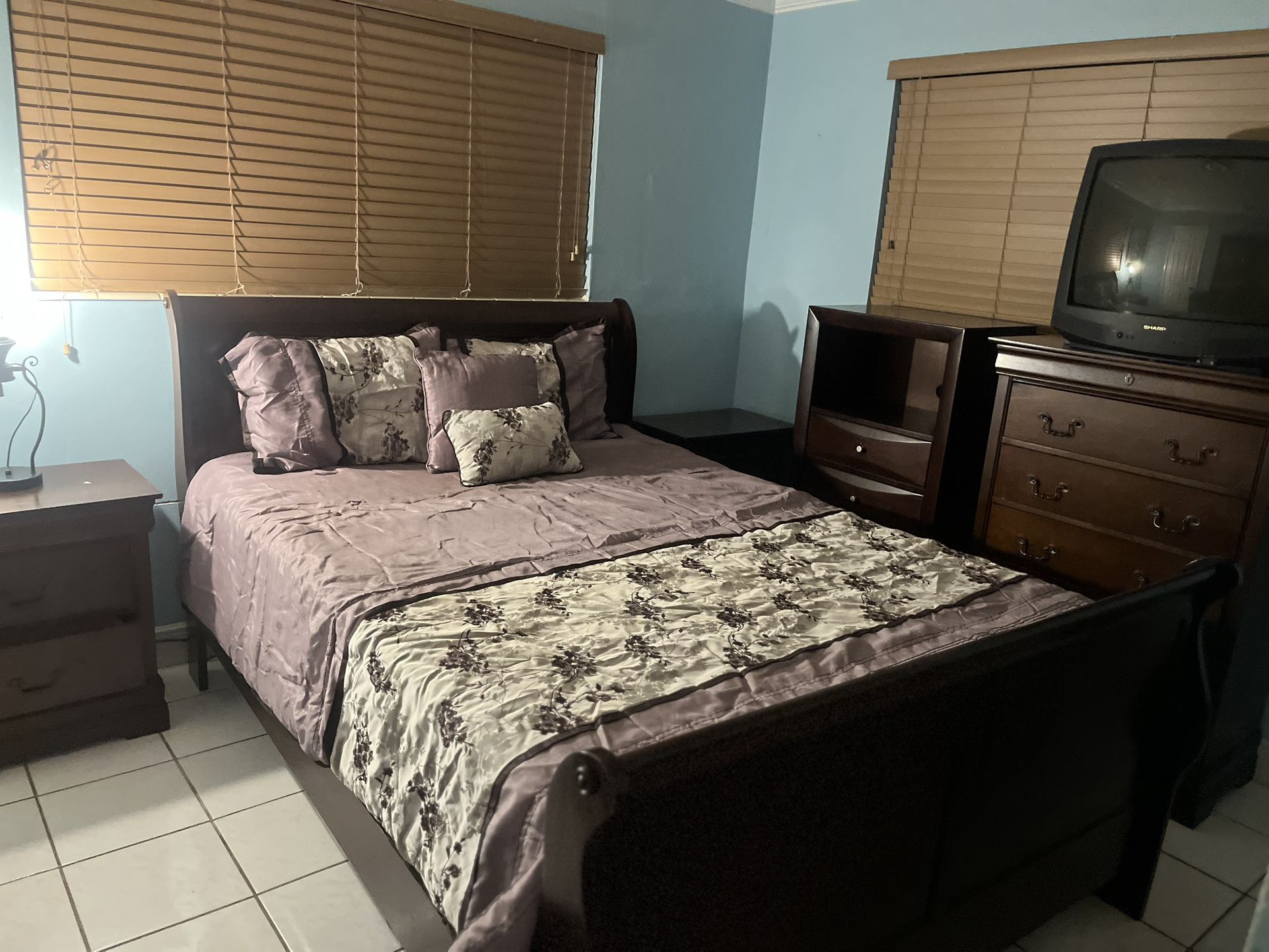 Queen size Dark cherry wood 6 pcs. bedroom set