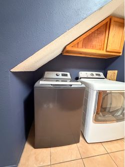 GE Large Capacity Washer & Dryer Set. Black Washer + White Dryer. Excellent Condition