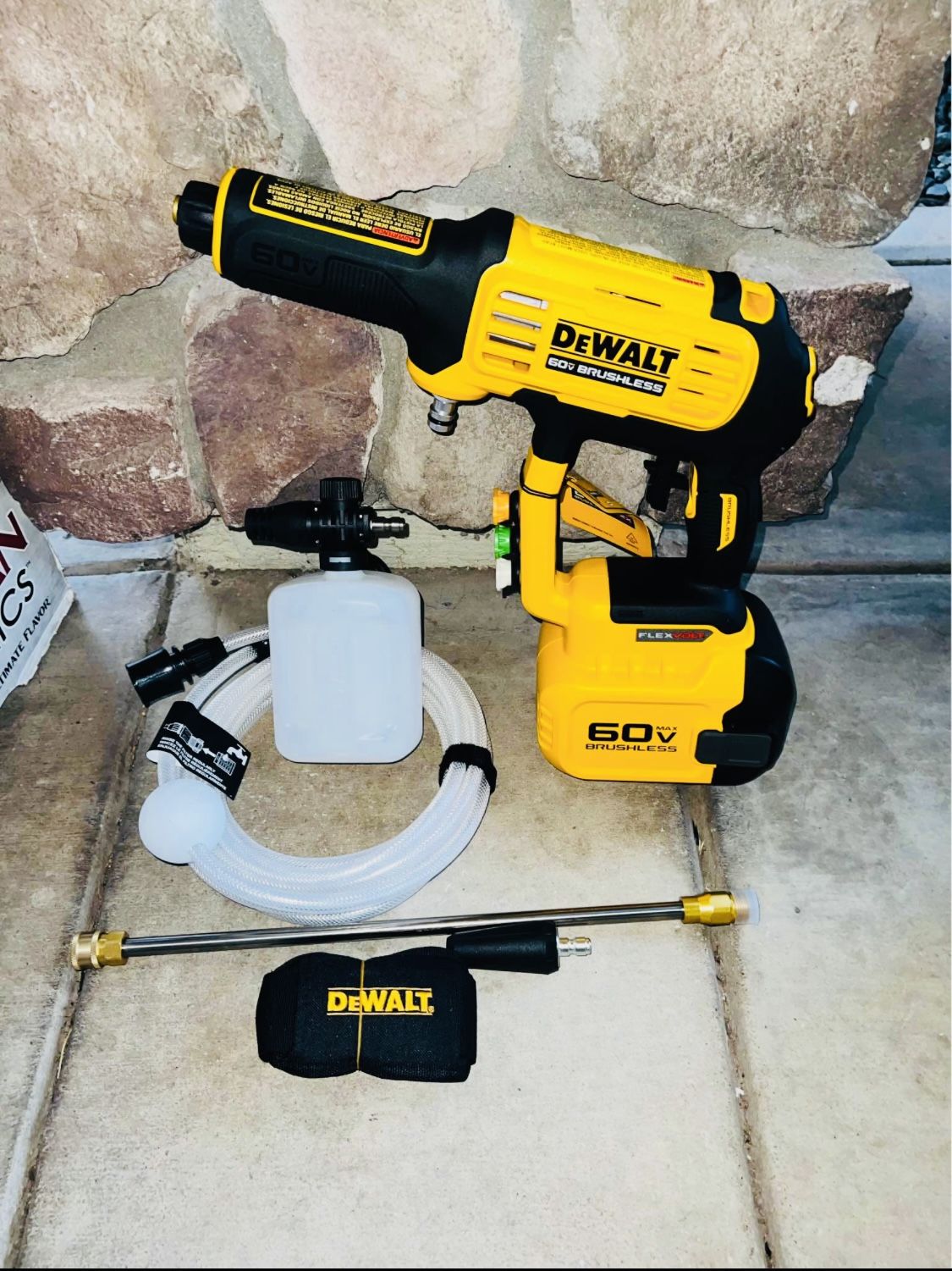 DEWALT FLEXVOLT 60V MAX 1000 PSI 1.0 GPM Cold Water Cordless Battery Power Cleaner (Tool Only) 