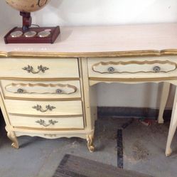 Beautiful French Provincial Vanity Desk For Sale !!  