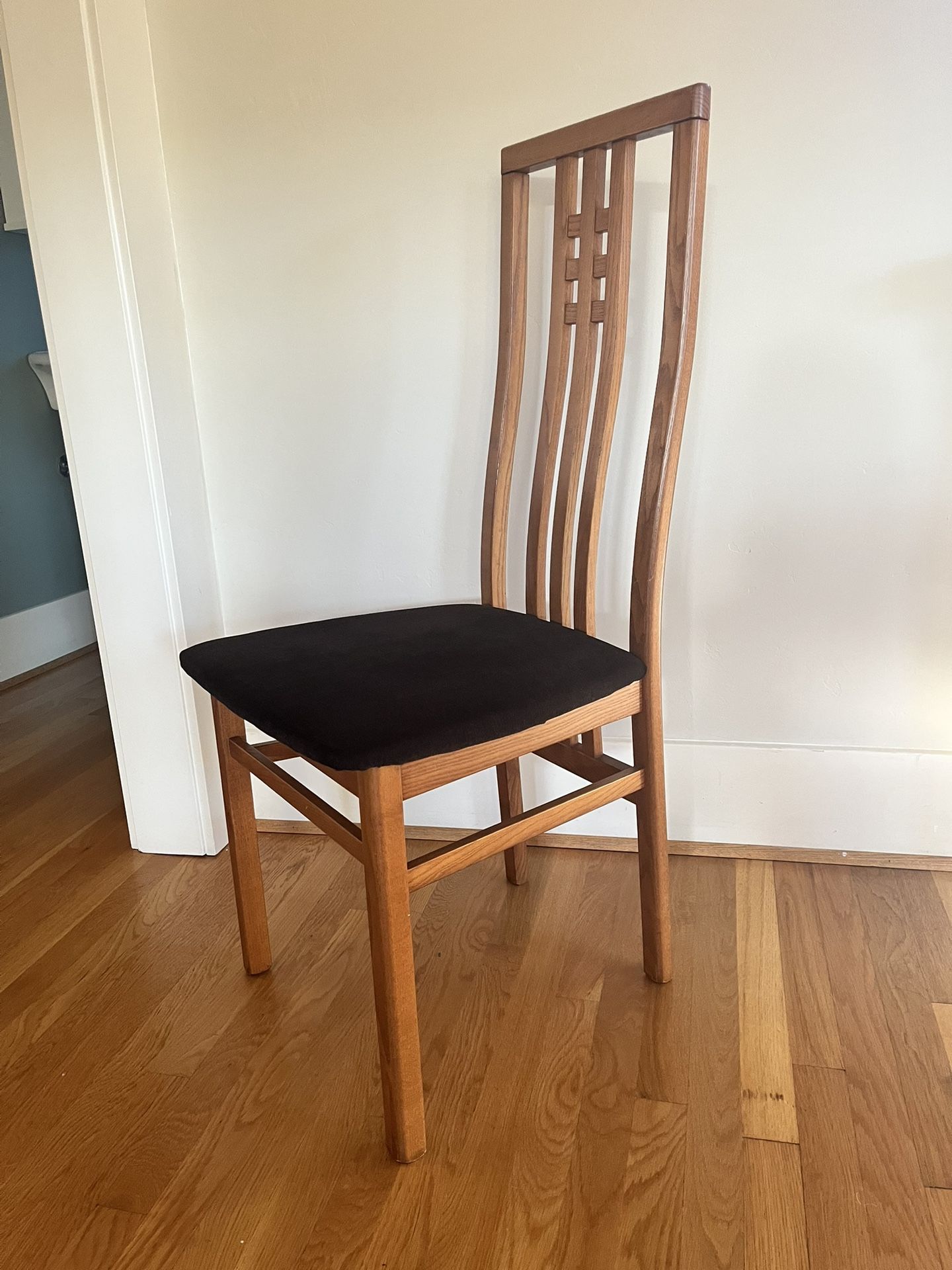 6 Dining Room Chairs