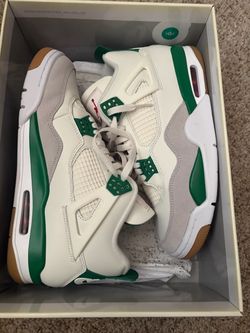 Nike air Jordan retro 4 sb size 10