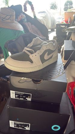 Air Jordan 1 Low SE Size 8.5