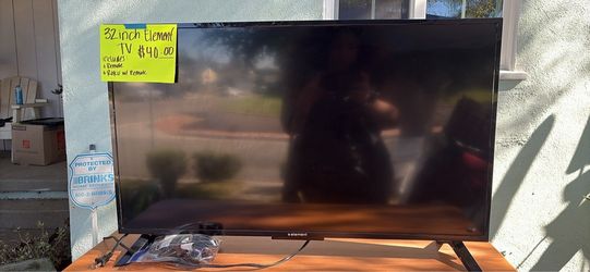 32 INCH ELEMENT SCREEN TV WITH ROKU BOX