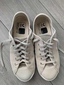 VEJA sneakers Size W7.5