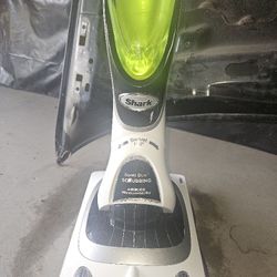 Shark Duo Woof Floor And Carpet Cleaner 