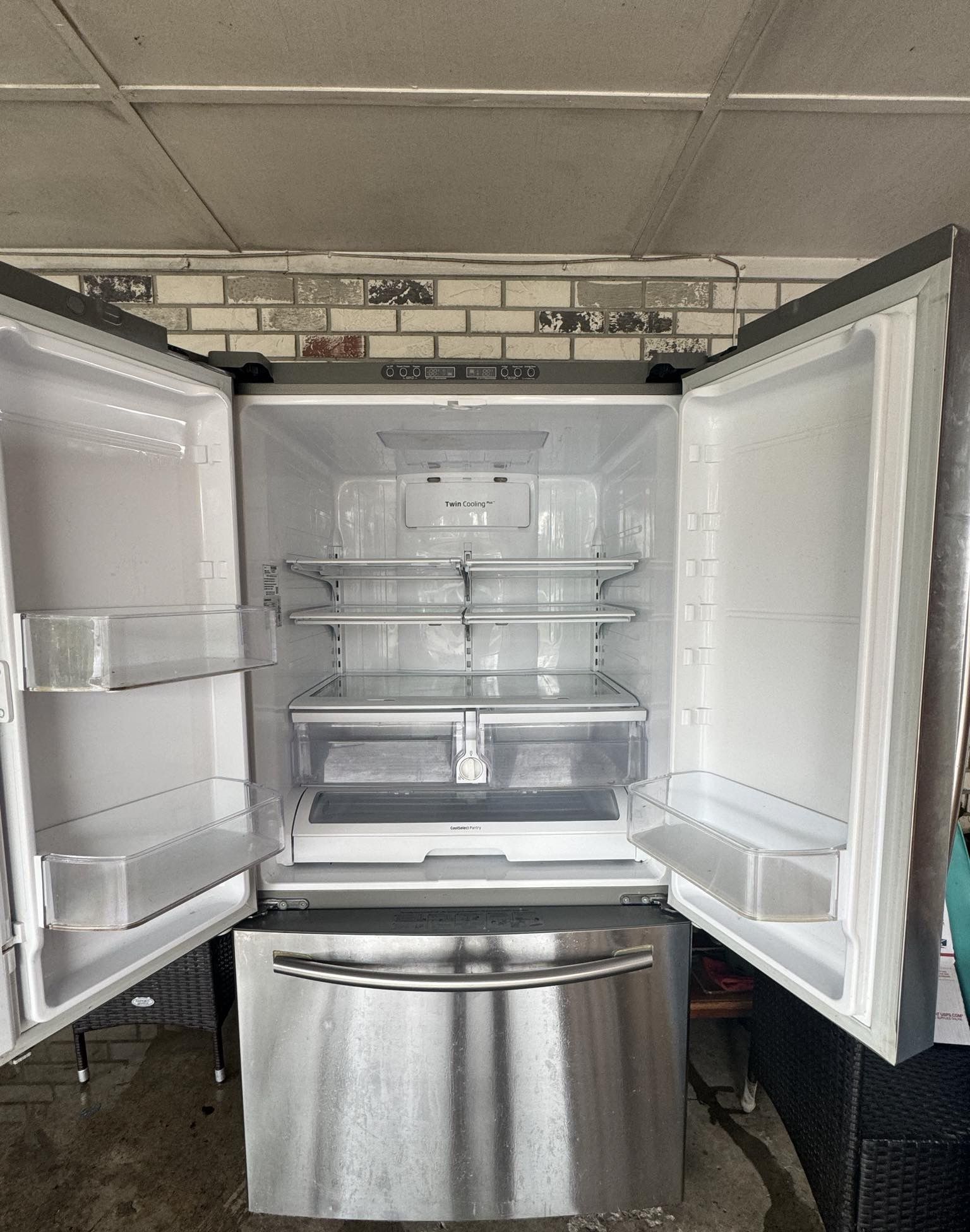 samsung french door refrigerator. ( Give Me A Good Offer)