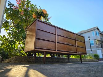 MARVELOUS Mid Century Modern Dresser 9 Drawers Brown