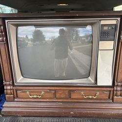 1984 Antique Tv( Good For Classic Gaming System) 
