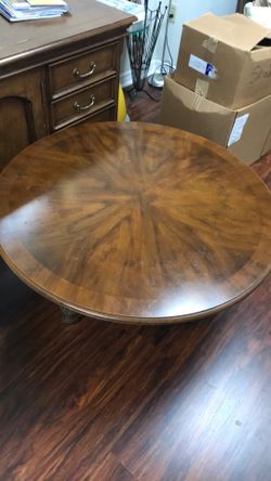Round Table, Photo Table