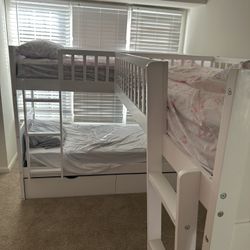 Kids Triple Bunkbed